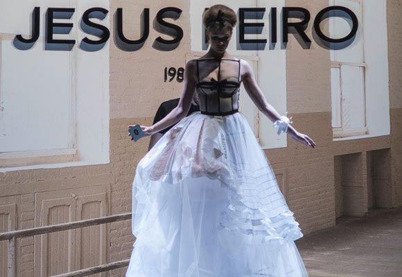 Desfile de Jesús Peiró, 25 años vistiendo novias